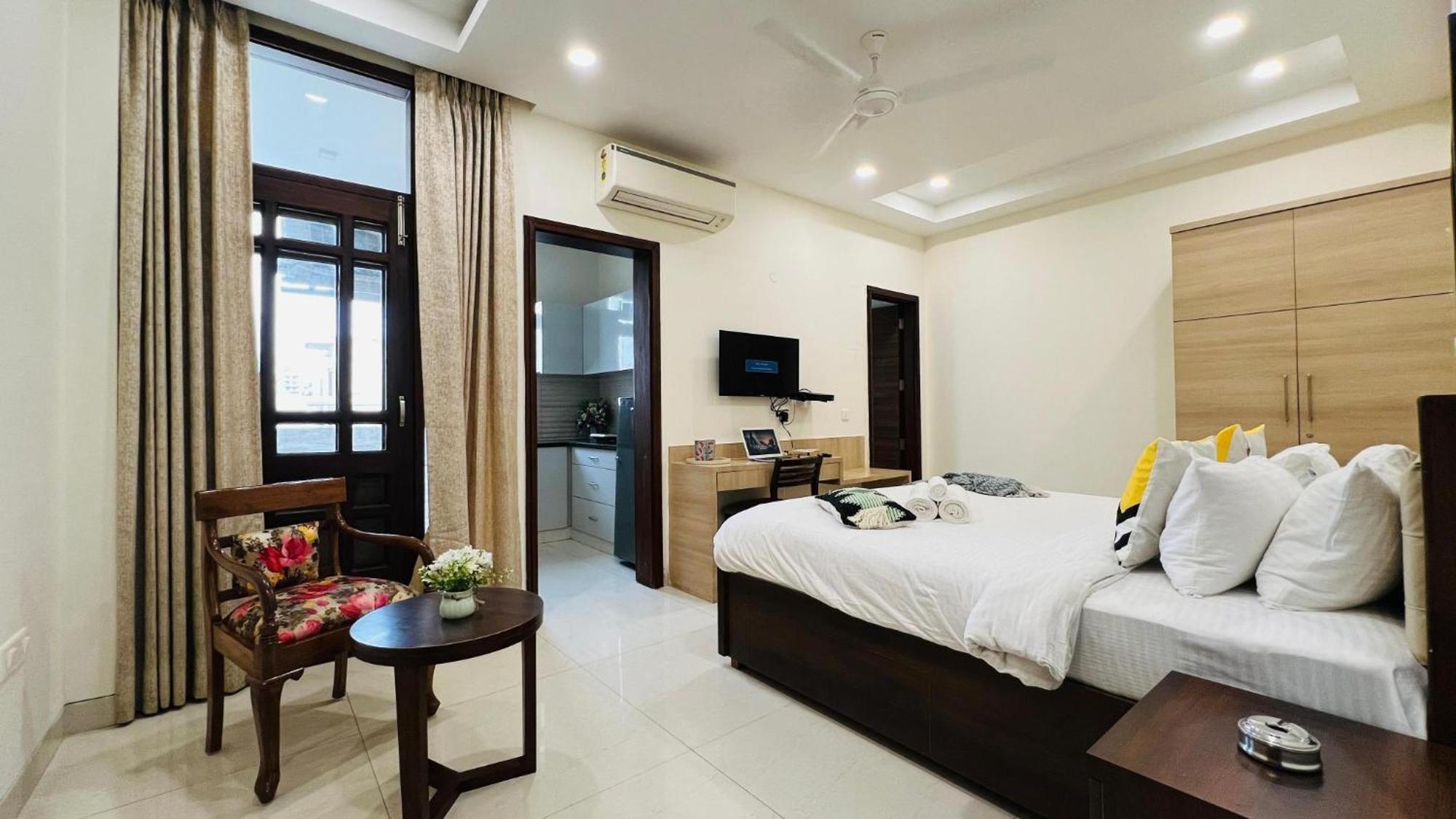 Bluo Studio5 Golf Course Road - Gym, Terrace Garden Gurgaon Exterior foto